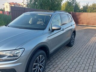 2019 Volkswagen Tiguan Allspace II, серебристый, 2700000 рублей, вид 2