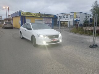 2013 Toyota Camry VII (XV50), белый, 1630000 рублей, вид 2