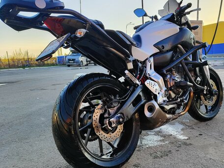 2016 Yamaha MT-07 (FZ-07), белый, 695000 рублей, вид 4
