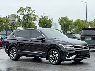 2022 Volkswagen Tiguan II Рестайлинг, чёрный, 1960000 рублей, вид 1