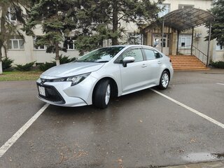 2020 Toyota Corolla XII (E210), серебристый, 1950000 рублей, вид 2