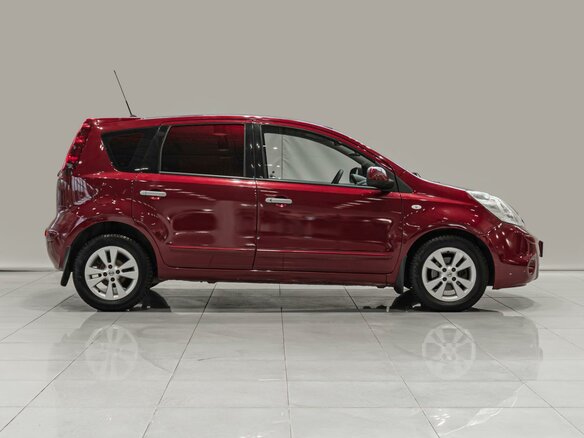 2011 Nissan Note I Рестайлинг, красный - вид 4