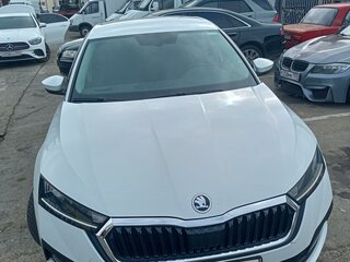 2021 Skoda Octavia IV (A8), белый, 1499999 рублей, вид 2