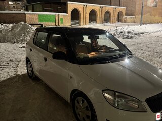 2010 Skoda Fabia II Рестайлинг, белый, 400000 рублей, вид 3