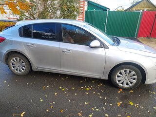 2013 Chevrolet Cruze I Рестайлинг, серебристый, 600000 рублей, вид 4