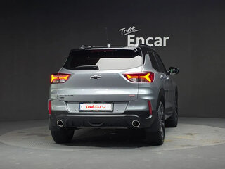 2023 Chevrolet TrailBlazer III Рестайлинг, серебристый, 2250000 рублей, вид 4