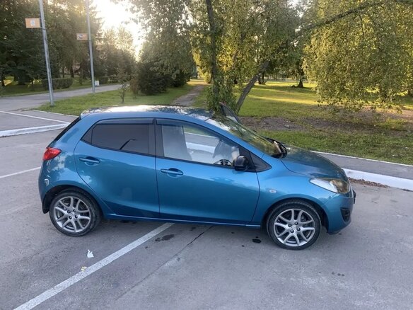 2013 Mazda 2 II Рестайлинг (DE2), голубой, 850000 рублей - вид 6