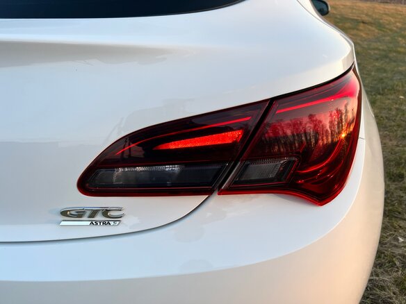 2013 Opel Astra GTC J Рестайлинг, белый, 1350000 рублей - вид 23