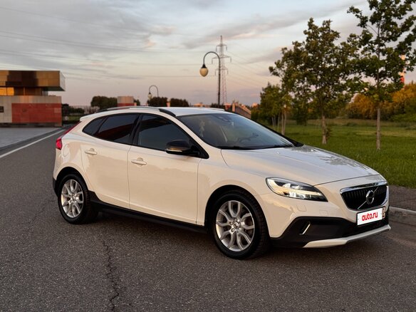 2016 Volvo V40 Cross Country I Рестайлинг, белый, 1800000 рублей - вид 6