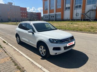 2012 Volkswagen Touareg II, белый, 1999999 рублей, вид 3