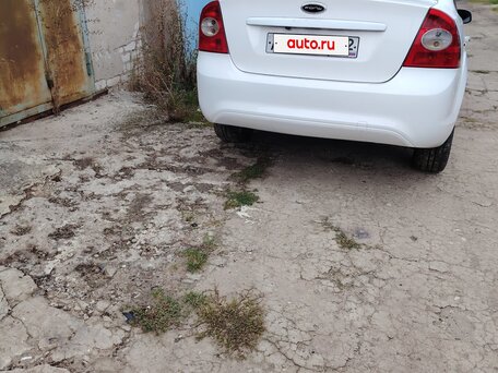 2010 Ford Focus II Рестайлинг, белый, 450000 рублей, вид 2