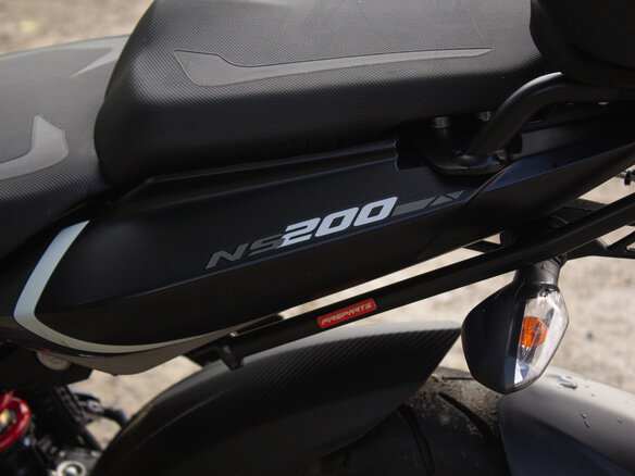 2023 Bajaj Pulsar NS 200, серебристый, 320000 рублей - вид 7