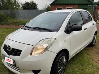 2008 Toyota Yaris II, белый, 530000 рублей, вид 1