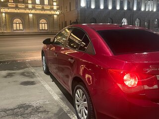 2011 Chevrolet Cruze I, красный, 700000 рублей, вид 3