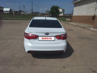 2013 Kia Rio 5-speed III, белый, 790000 рублей, вид 3