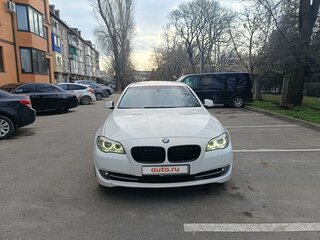2013 BMW 5 серии 520i VI (F10/F11/F07), белый, 1850000 рублей, вид 1