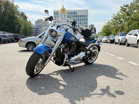 2025 Harley-Davidson Fat Boy, синий, 2950000 рублей, вид 2
