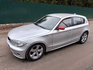 2005 BMW 1 серии 118i I (E81/E82/E87/E88), серебристый, 1250000 рублей, вид 2
