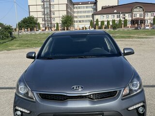2020 Kia Rio IV, серый, 1550000 рублей, вид 1