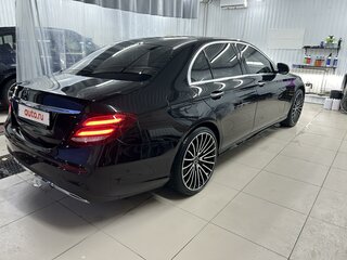 2016 Mercedes-Benz E-Класс 200 V (W213, S213, C238), чёрный, 2899000 рублей, вид 4