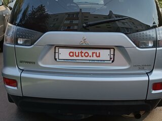 2010 Mitsubishi Outlander II Рестайлинг, серебристый, 1200000 рублей, вид 4