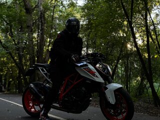 2017 KTM 1290 Super Duke R, белый, 1199900 рублей, вид 5