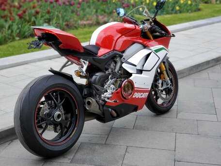 2018 Ducati Panigale V4, красный, 3990000 рублей, вид 4