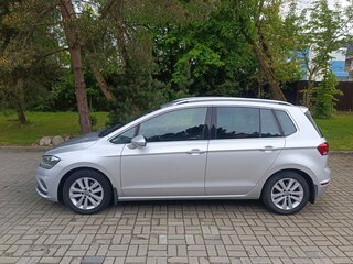 2018 Volkswagen Golf Sportsvan I Рестайлинг, серебристый, 1870000 рублей, вид 3