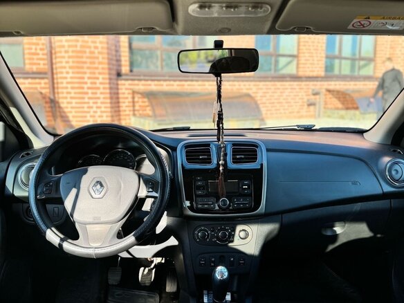 2017 Renault Logan II, чёрный, 800000 рублей - вид 5