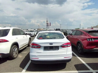 2020 Ford Fusion (North America) II Рестайлинг, белый, 1330000 рублей, вид 5