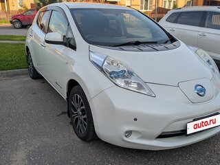 2013 Nissan Leaf (EM57) I (ZE0/AZE0), белый, 1170000 рублей, вид 1