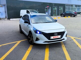 2018 Hyundai Solaris II, белый, 890000 рублей, вид 1