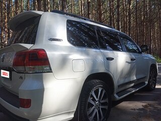 2018 Toyota Land Cruiser 200 Series Рестайлинг 2, белый, 5500000 рублей, вид 4