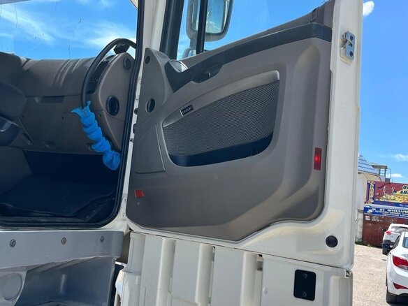 2017 DAF XF 105, белый, 7200000 рублей - вид 7