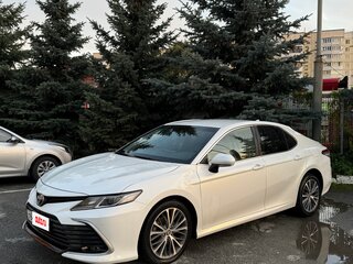 2021 Toyota Camry VIII (XV70) Рестайлинг, белый, 2150000 рублей, вид 1