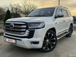 2015 Toyota Land Cruiser 200 Series Рестайлинг 1, белый, 6500000 рублей, вид 2