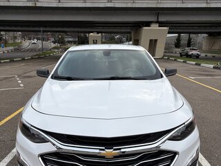 2020 Chevrolet Malibu IX Рестайлинг, белый, 1400000 рублей, вид 2