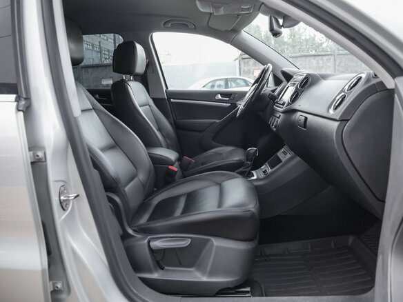 2016 Volkswagen Tiguan I Рестайлинг, серебристый - вид 21
