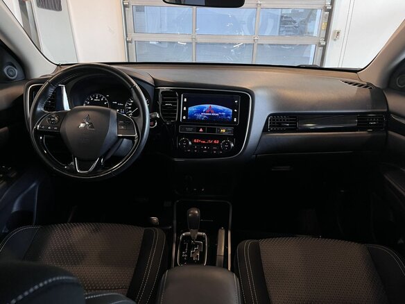 2018 Mitsubishi Outlander III Рестайлинг 3, чёрный, 1890000 рублей - вид 8