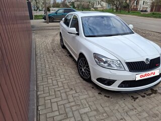 2011 Skoda Octavia RS II Рестайлинг, белый, 1400000 рублей, вид 4
