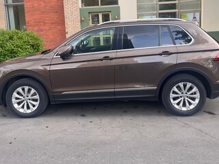 2017 Volkswagen Tiguan II, коричневый, 2850000 рублей, вид 4