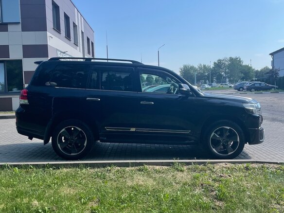 2015 Toyota Land Cruiser 200 Series Рестайлинг 2, чёрный, 5100000 рублей - вид 2