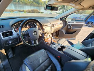2016 Volkswagen Touareg II Рестайлинг, серый, 2550000 рублей, вид 3