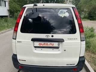 2005 Toyota Town Ace III, белый, 850000 рублей, вид 4