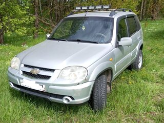 2009 Chevrolet Niva I Рестайлинг, серебристый, 400000 рублей, вид 1