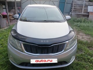 2013 Kia Rio III, серебристый, 750000 рублей, вид 2