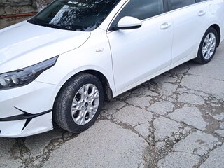 2021 Kia Ceed III Рестайлинг, белый, 1880000 рублей, вид 2