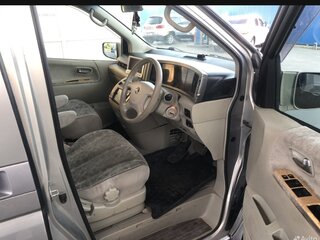 2002 Nissan Elgrand II (E51), серебристый, 600000 рублей, вид 1