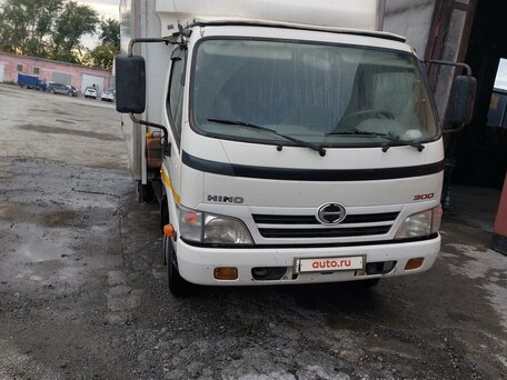 2010 Hino Series 300 (Dutro), белый, 1750000 рублей, вид 2