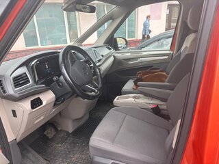 2022 Volkswagen Multivan T7, оранжевый, 6900000 рублей, вид 2